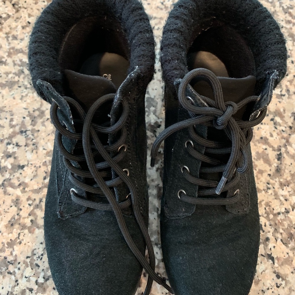 Cuddles 6. black. Gently used